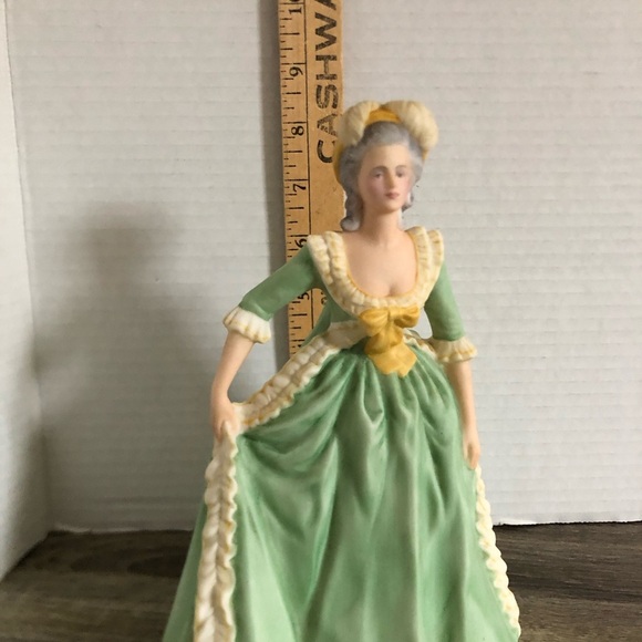 1982 Franklin Mint Marie Antoinette Figurine - Picture 6 of 10